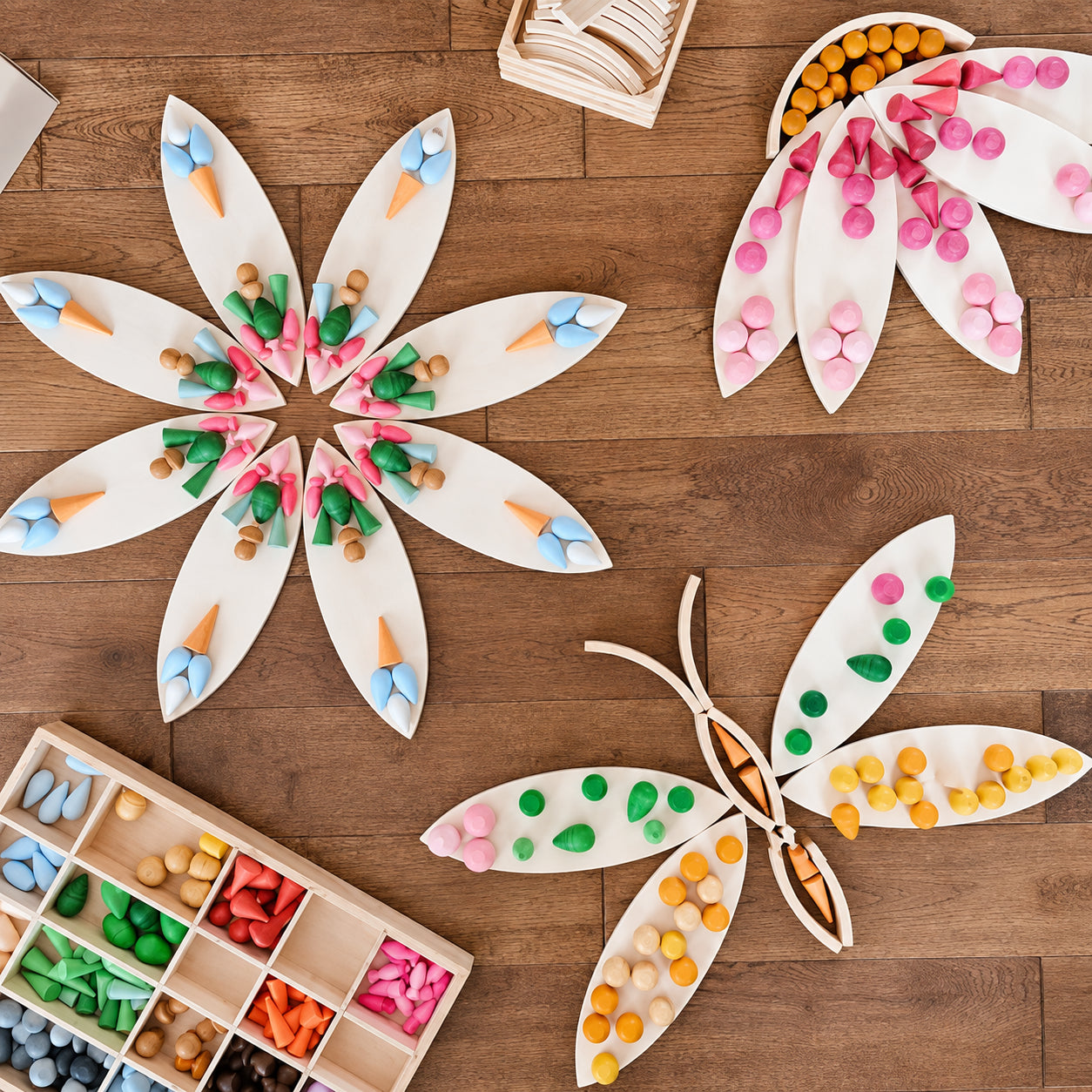 24-Piece Natural Wooden Petal Building Blocks with Tray