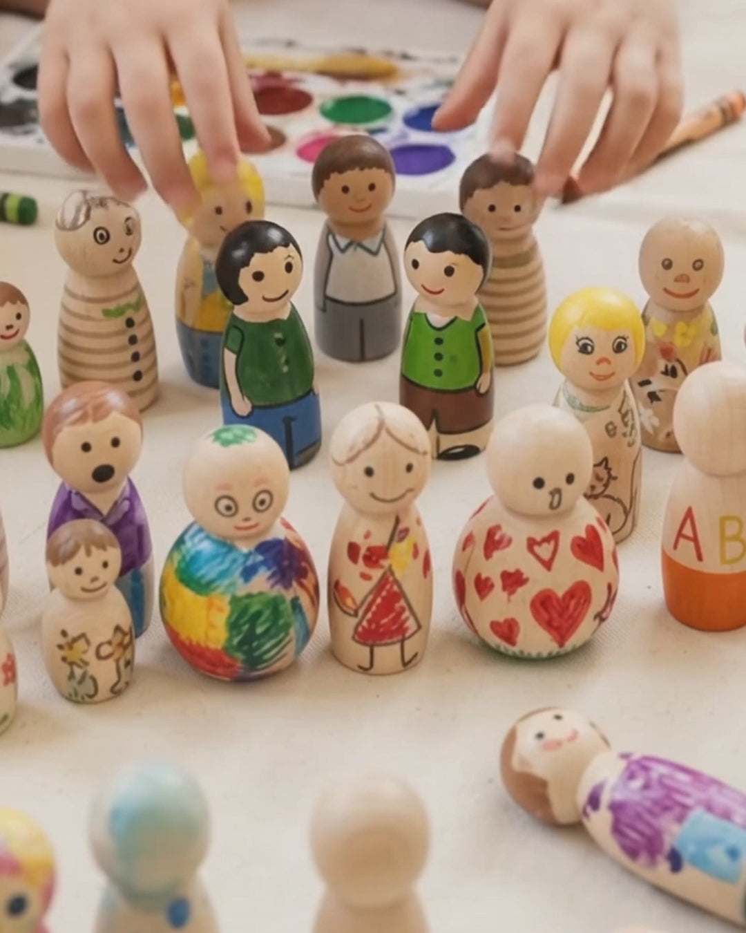 Diverse Wooden Peg Dolls Set